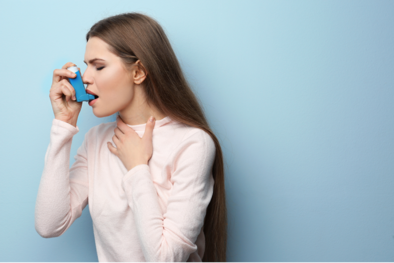 girl with symbicort inhaler