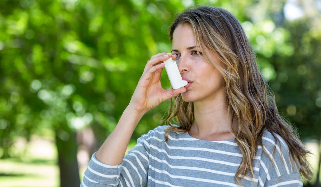 woman with symbicort inhaler 